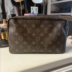 Louis Vuitton Brown Monogram cosmic case